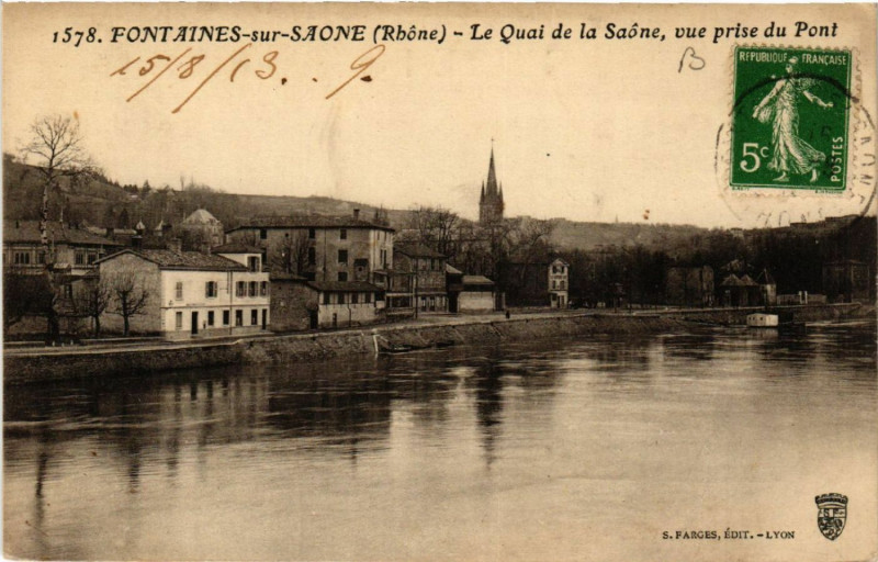 Carte postale ancienne Fontaines-sur-Saone Le Quai de la Saone vue prise du Pont à Fontaines-sur-Saône