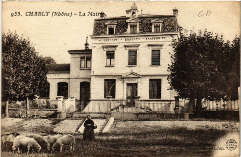 Carte postale ancienne Charly La Mairie à Charly