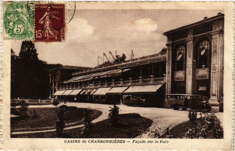 Carte postale ancienne Charbonnieres-les-Bains Le Casino Facade sur le Parc à Charbonnières-les-Bains