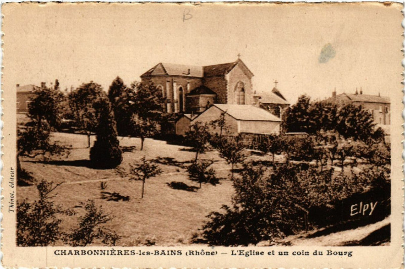 Carte postale ancienne Charbonnieres-les-Bains L'Eglise et un coin du Bourg à Charbonnières-les-Bains