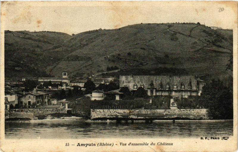 Carte postale ancienne Ampuis vue d/ensemble du Chateau à Ampuis