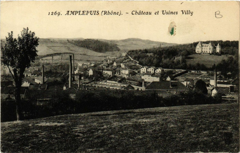 Carte postale ancienne Amplepuis Le Chateau et Usines Villy à Amplepuis