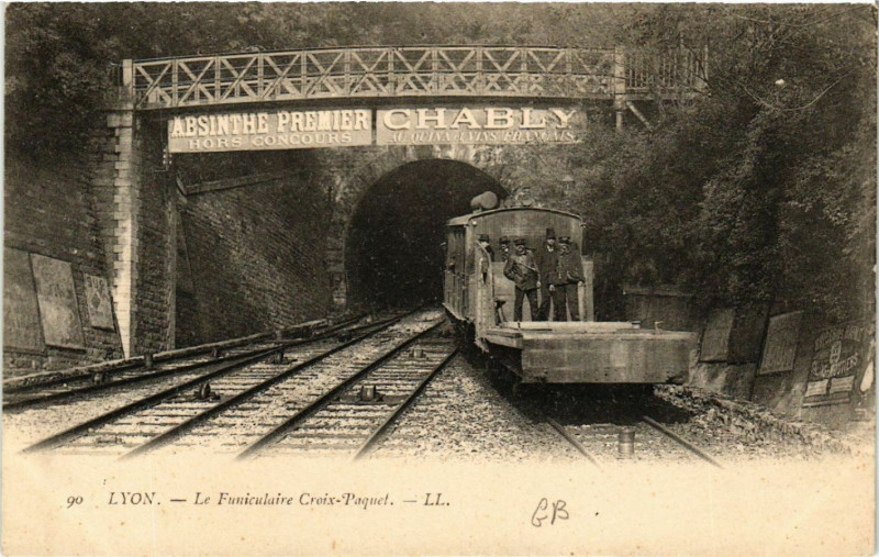 Carte postale ancienne Lyon - Le Funiculaire Croix-Paquet à Lyon