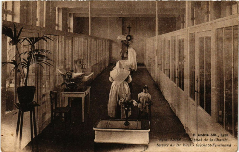 Carte postale ancienne Lyon - Hopital de la Charite - Service du Dr Weil à Lyon
