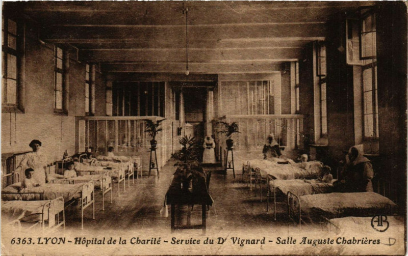 Carte postale ancienne Lyon - Hopital de la Charite - Service du Dr Vignard à Lyon