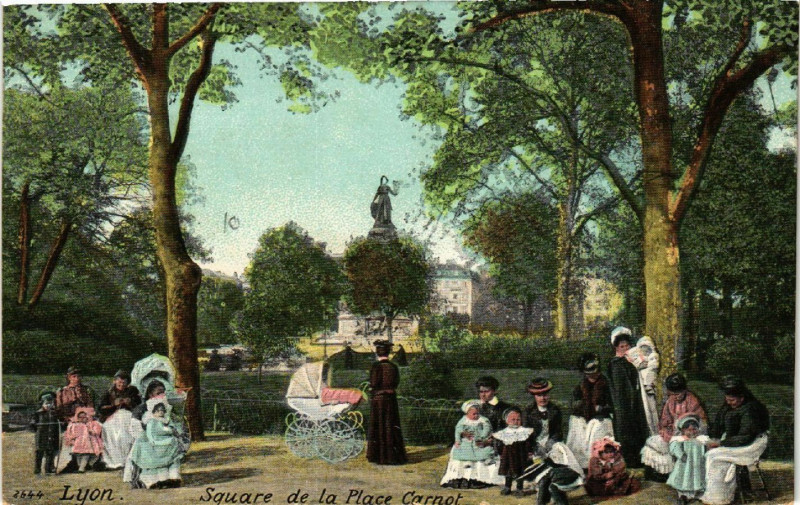 Carte postale ancienne Lyon - Square de la Place Carnot à Lyon