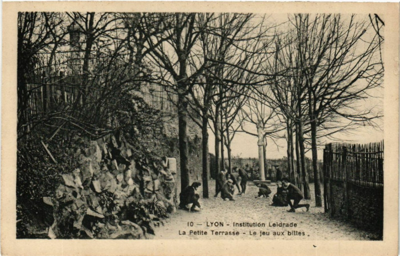 Carte postale ancienne Lyon - Inst. Leidrade - La Petite Terrasse à Lyon