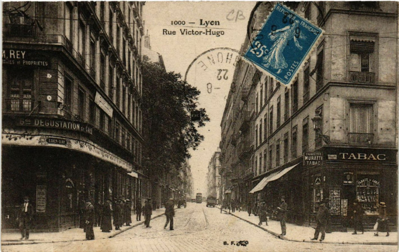 Carte postale ancienne Lyon - Rue Victor Hugo à Lyon