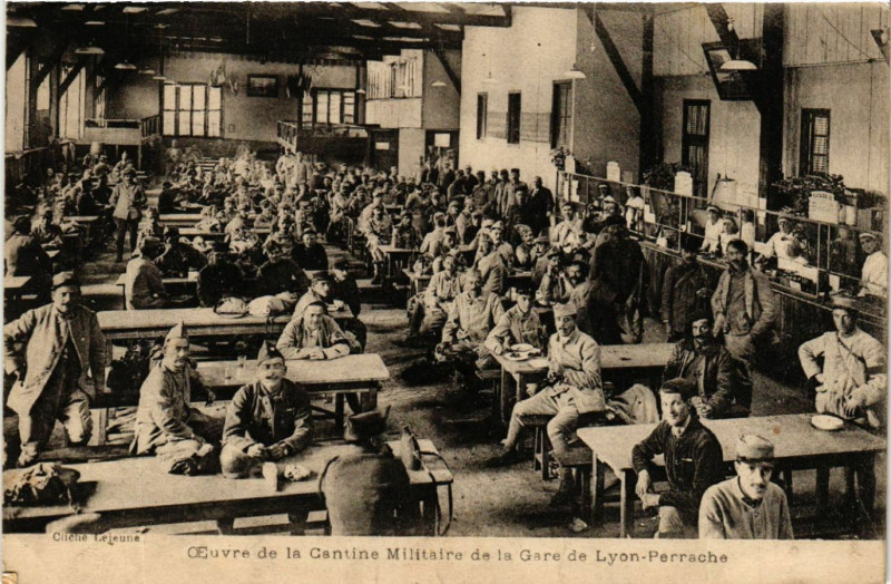 Carte postale ancienne Oeuvre de la Cantine Militaire de la Gare de Lyon Perrache à Lyon