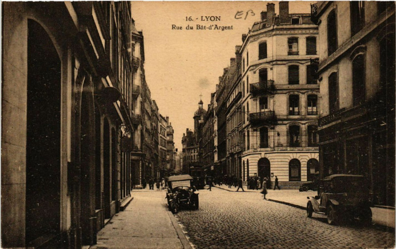 Carte postale ancienne Lyon - Rue du Bat d'Argent à Lyon