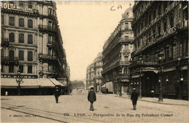 Carte postale ancienne Lyon - Perspective de la Rue du President Carnot à Lyon