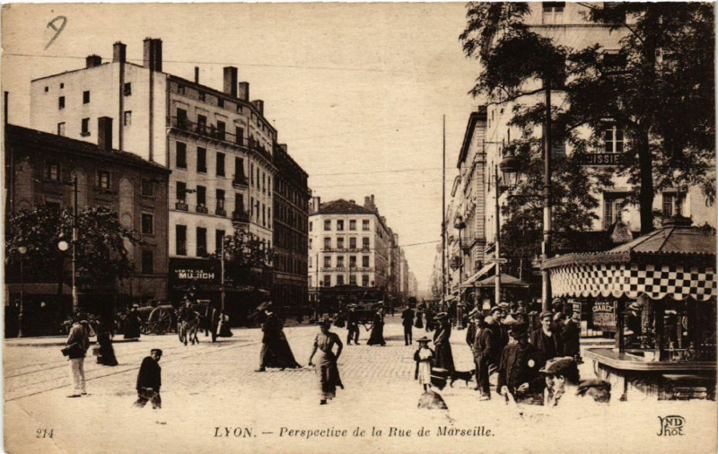 Carte postale ancienne Lyon - Perspective de la Rue de Marseille à Lyon