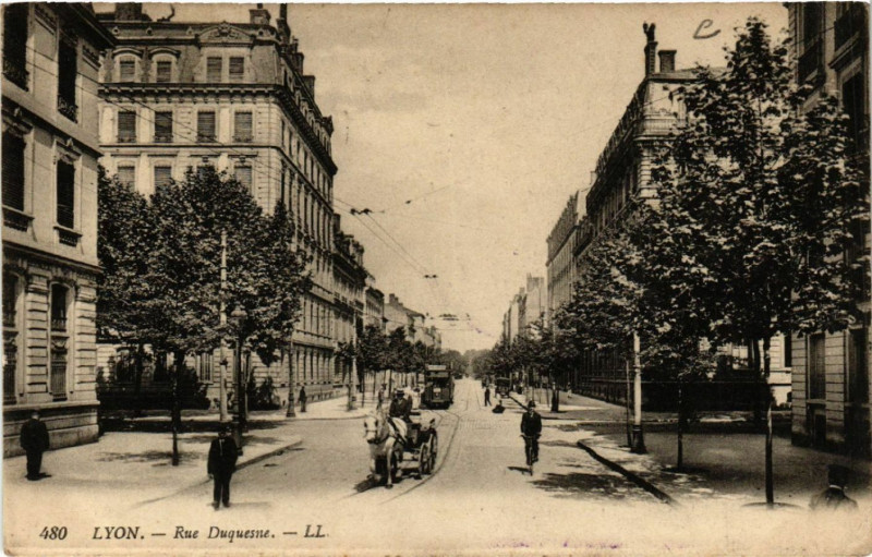 Carte postale ancienne Lyon - Rue Duquesne à Lyon