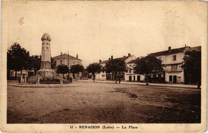 Carte postale ancienne Renaison - La Place à Renaison