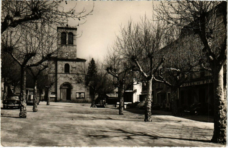 Carte postale ancienne Pelussin - Place des Croix à Pélussin