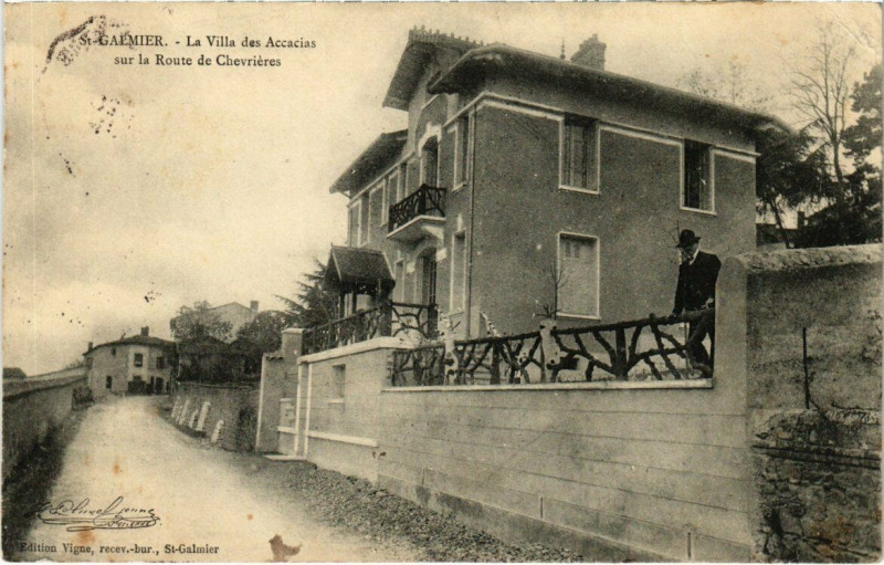 Carte postale ancienne St-Galmier - La Villa des Accacias sur la Route de Chevriéres à Chevrières