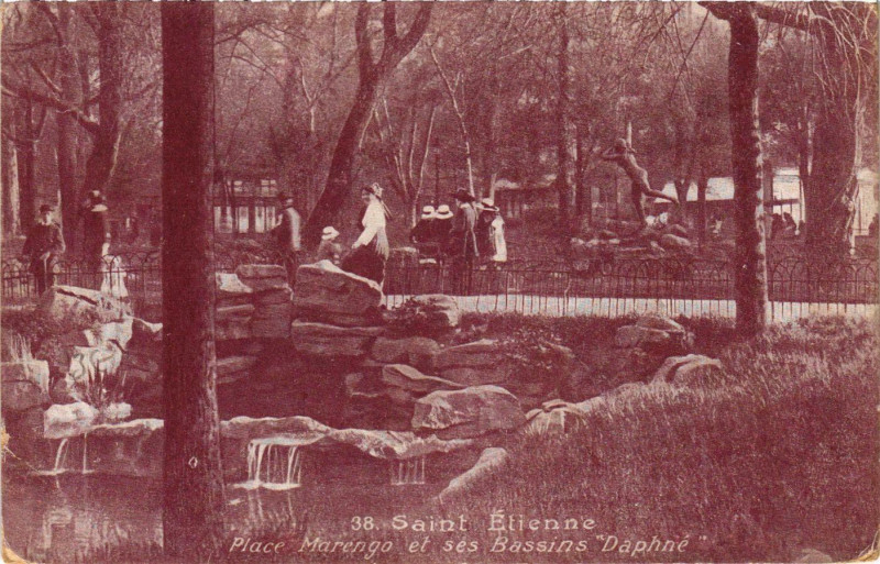 Carte postale ancienne Saint Etienne- Place Marengo et ses Bassins Daphne France à Saint-Étienne