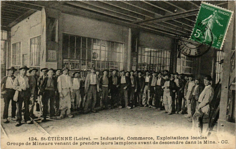 Carte postale ancienne Saint Etienne- Groupe de Mineurs France à Saint-Étienne