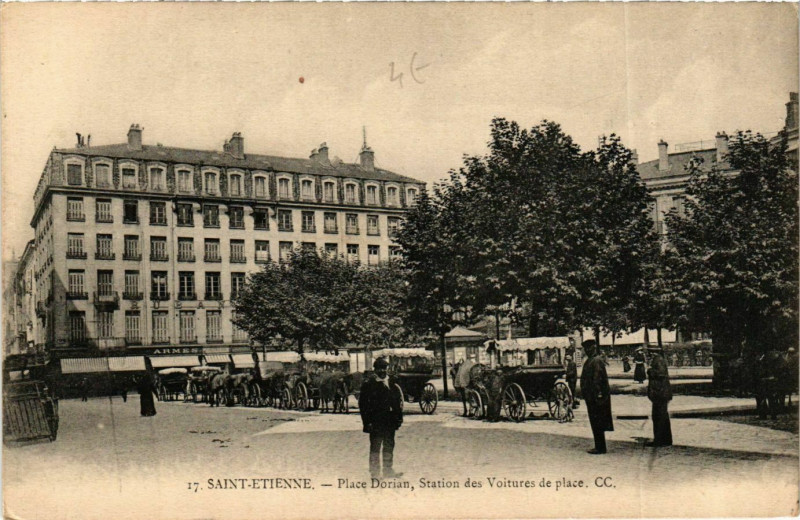 Carte postale ancienne Saint Etienne- Place Dorian,Station des Voitures de place France à Saint-Étienne