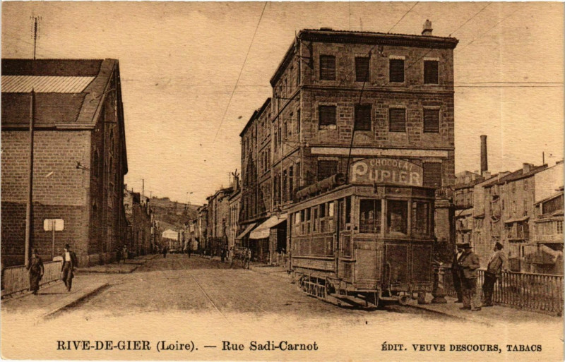 Carte postale ancienne Rive-de-Gier - Rue Sadi-Carnot - Tram France à Rive-de-Gier