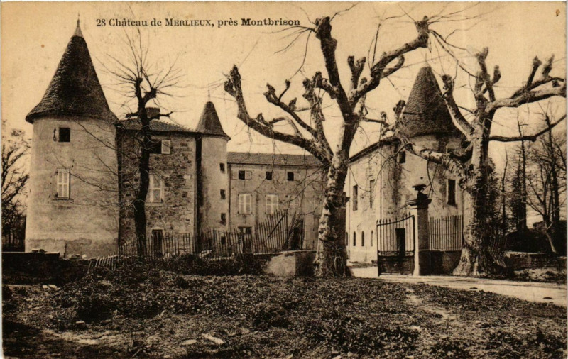 Carte postale ancienne Chateau de Merlieux - pres Montbrison France à Montbrison