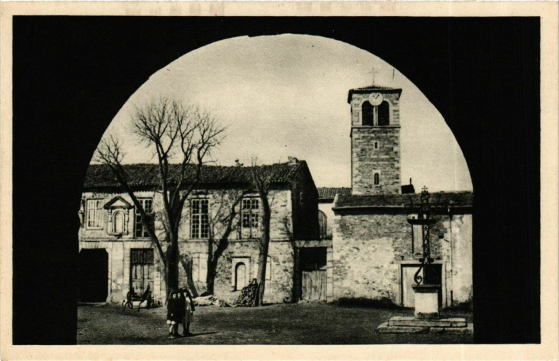 Carte postale ancienne Sainte-Croix-en-Jarez - Grande Cour avec le Refectoire France à Sainte-Croix-en-Jarez