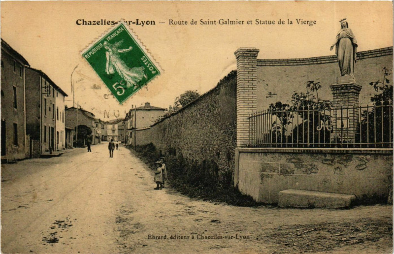 Carte postale ancienne Chazelles-sur-Lyon - Route de Saint-Galmier et Statue France à Chazelles-sur-Lyon