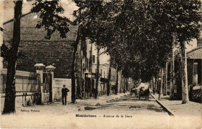 Carte postale ancienne Montbrison - Avenue de la Gare France à Montbrison