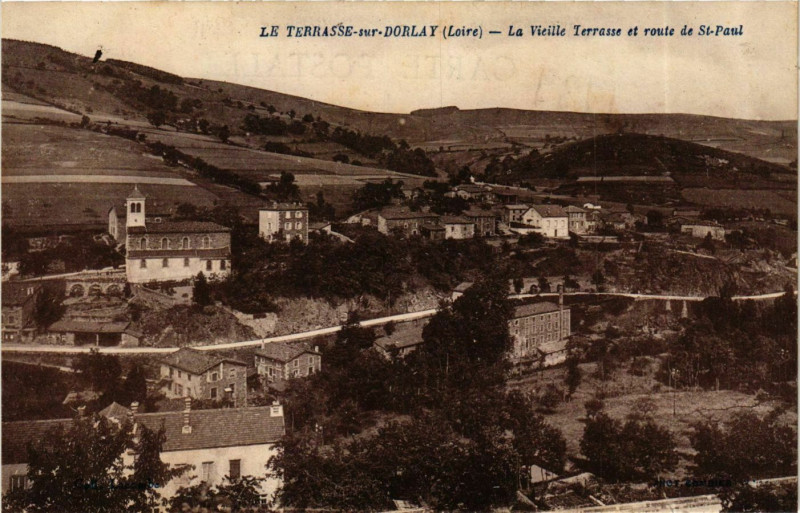 Carte postale ancienne La Terrasse-sur-Dorlay - La Vieille Terrasse et Route France à La Terrasse-sur-Dorlay