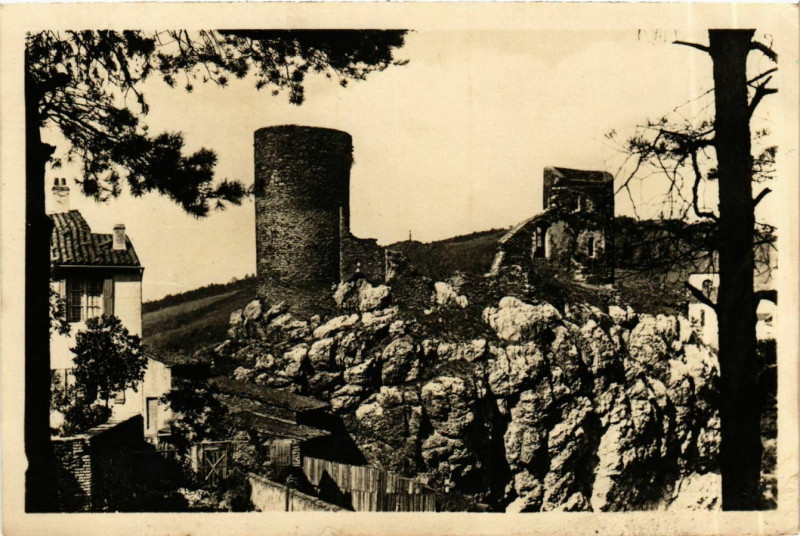 Carte postale ancienne Les Ruines du Chateau de Rochetaillee - Env. De St.-Etienne France à Roche