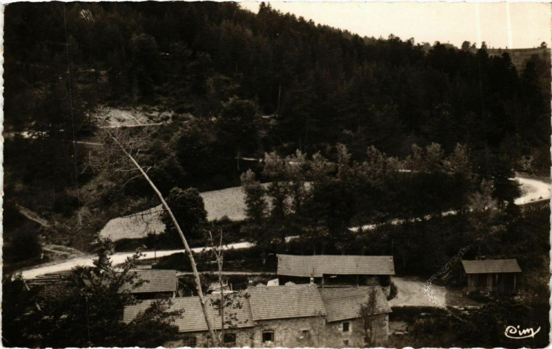 Carte postale ancienne Apinac - Scierie de Cacharat et route pittoresque France à Apinac