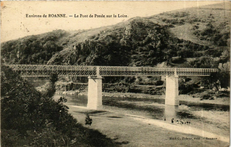 Carte postale ancienne Environs de Roanne - Le Pont de Presle sur la Loire France à Roanne