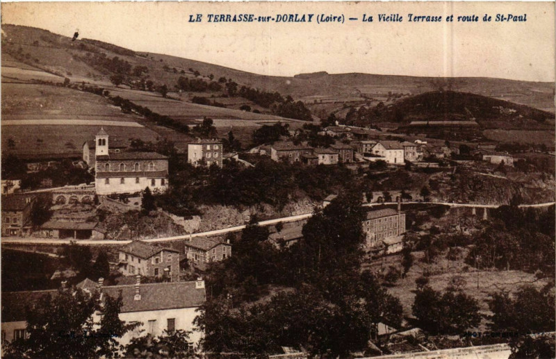 Carte postale ancienne Le Terrasse-sur-Dorlay - La Vieille Terrasse et Route France à Lay
