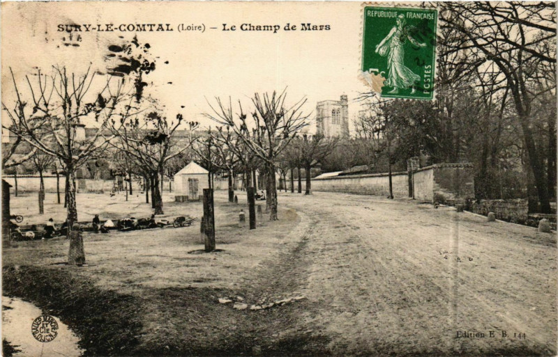 Carte postale ancienne Sury-le-Comtal - Le Champ de Mars France à Sury-le-Comtal