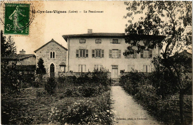 Carte postale ancienne Saint-Cyr-les-Vignes - Le Pensionnat France à Saint-Cyr-les-Vignes