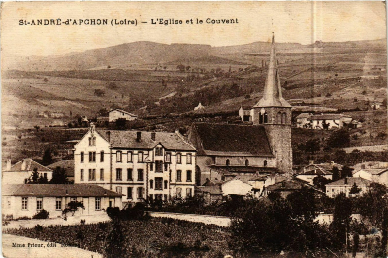 Carte postale ancienne Saint-Andre-d'Apchon L'Eglise et le Couvent à Saint-André-d'Apchon
