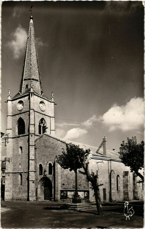 Carte postale ancienne Usson-en-Forez - L'Eglise et le Clocher France à Usson-en-Forez