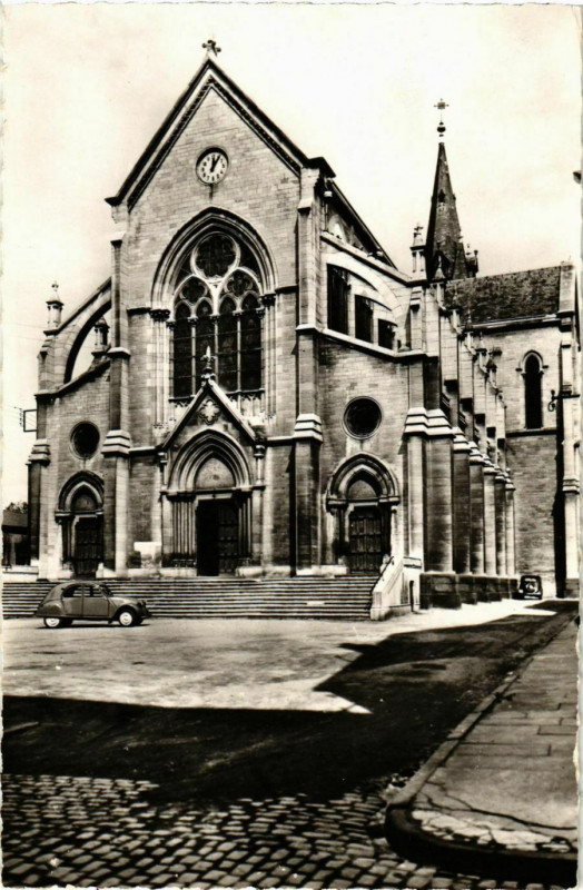 Carte postale ancienne Roanne - Eglise Notre-Dame des Victoires France à Roanne