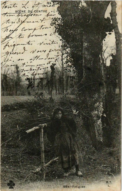 Carte postale ancienne Scene du Centre - Fatiguee - Folklore France