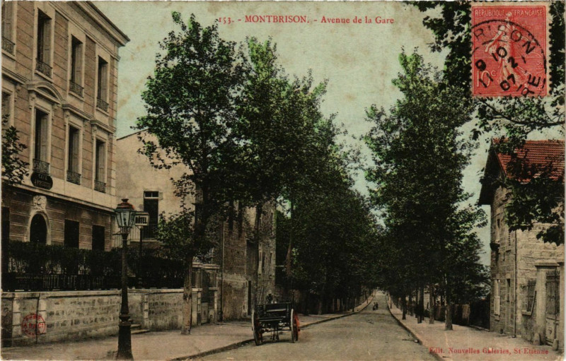 Carte postale ancienne Montbrison- Avenue de la Gare France à Montbrison