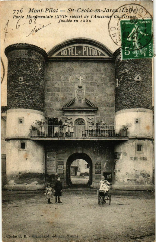 Carte postale ancienne Mont Pilat-Sainte-Croix en Jares,Porte Monumentale France