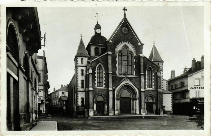 Carte postale ancienne Charlieu- Eglise Paroissiale de St. Philibert France à Charlieu