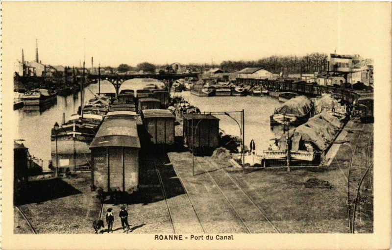 Carte postale ancienne Roanne- Port du Canal France à Roanne