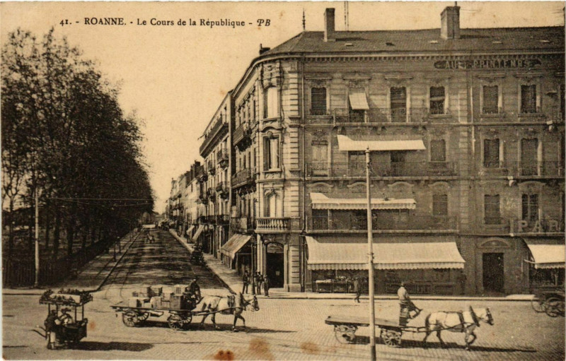 Carte postale ancienne Roanne- Le Cours de la Republique France à Roanne