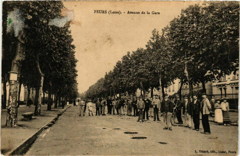 Carte postale ancienne Feurs- Avenue de la Gare France à Feurs
