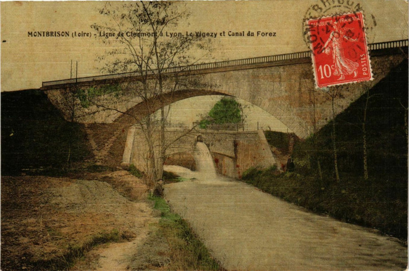 Carte postale ancienne Ligne de Clermont à Lyon, Le Vigezy et Canal du Forez à Montbrison
