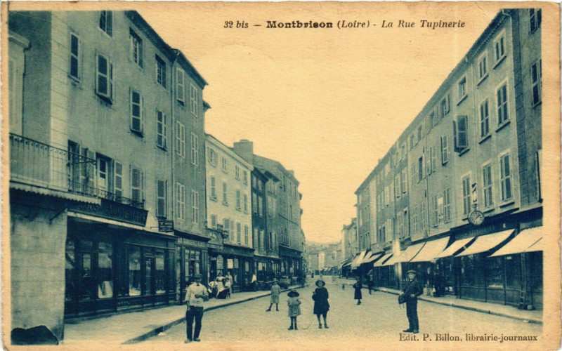 Carte postale ancienne Montbrison- La Rue Tupineire France à Montbrison