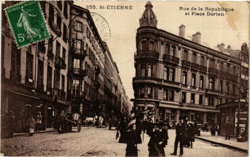 Carte postale ancienne Saint Etienne- Rue de la Republique et Place Dorian France à Saint-Étienne