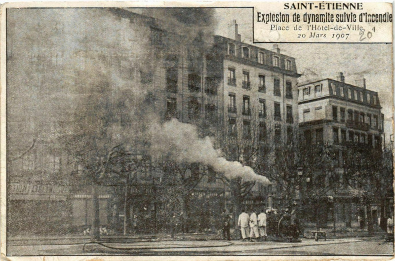 Carte postale ancienne Saint Etienne- Place de l'Hotel de Ville France à Saint-Étienne
