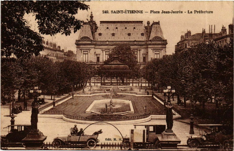 Carte postale ancienne Saint Etienne- Place Jean Jaures, La Prefecture France à Saint-Étienne